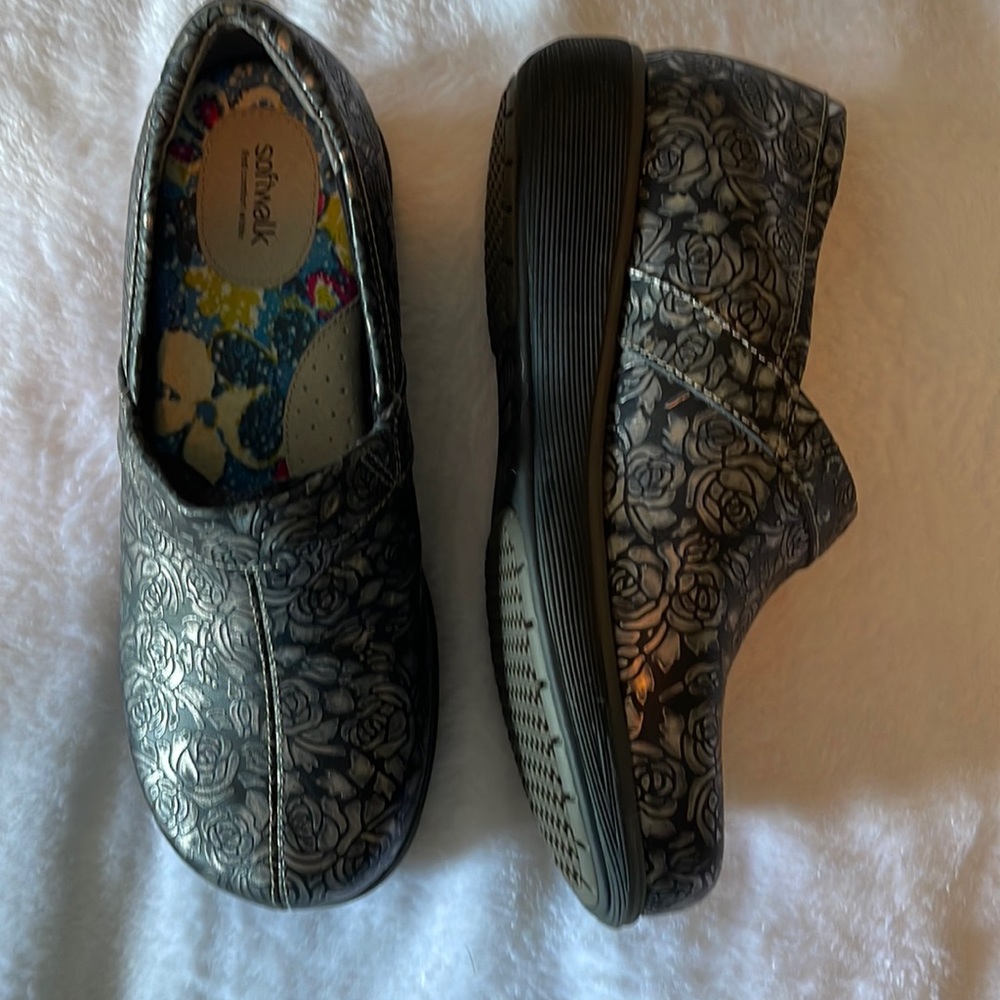 Softwalk women’s Meredith Clog, black metallic leather.